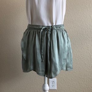 Hollister High Waisted Silk Shorts Green Size L